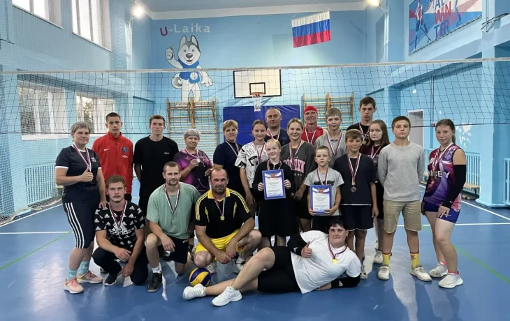 Турнир по волейболу среди жителей села Александровка, посвященный Дню семьи, любви и верности.