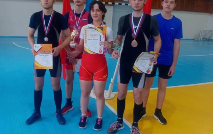 Краевые соревнования по пауэрлифтингу (жим классический),  среди юношей и девушек 14-18 лет.